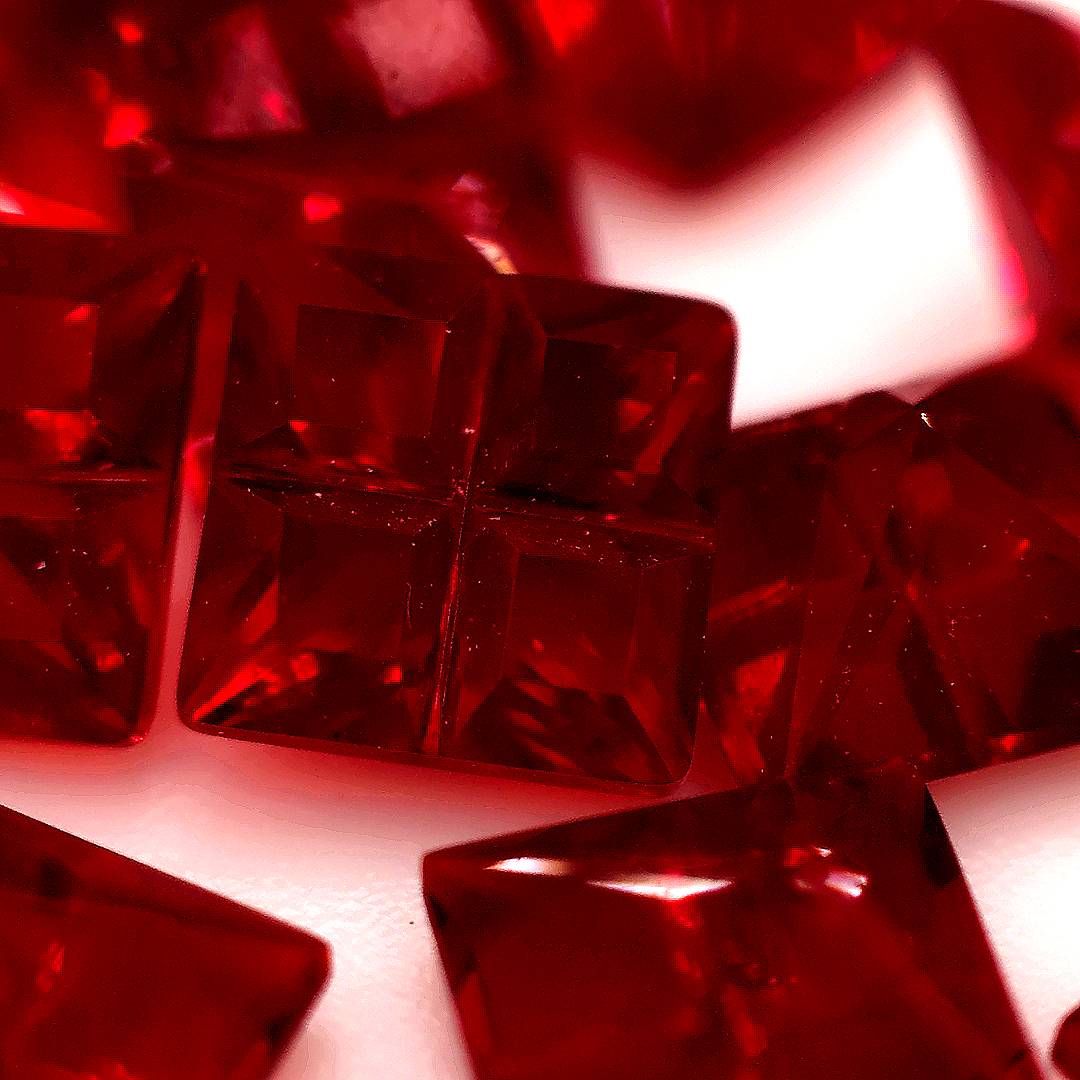 Invisible Square Garnet Glass